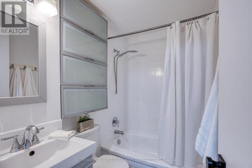 6174 Townwood Court, Mississauga, ON - Indoor Photo Showing Bathroom