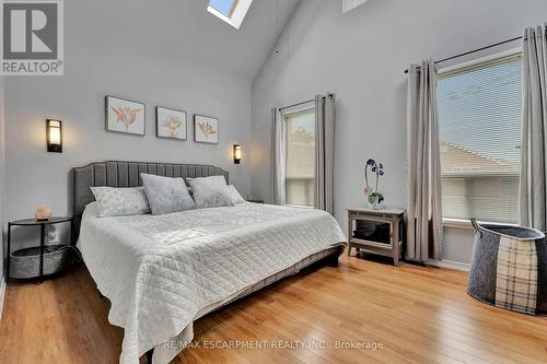 76 Oxford Street, Hamilton, ON - Indoor Photo Showing Bedroom