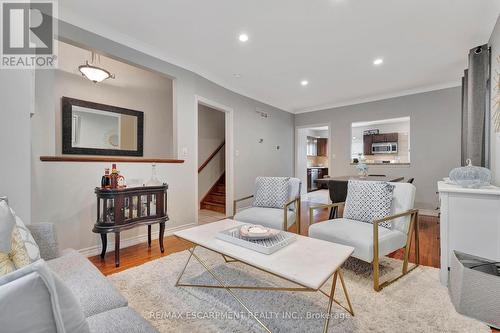 76 Oxford Street, Hamilton, ON - Indoor Photo Showing Living Room
