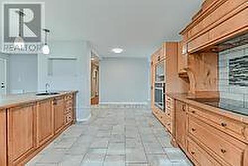 1024 Barton Street, Hamilton (Stoney Creek), ON - Indoor Photo Showing Kitchen