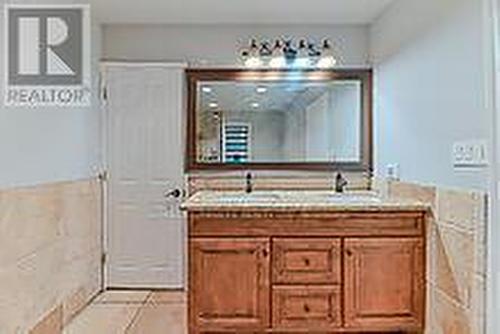 1024 Barton Street E, Hamilton, ON - Indoor Photo Showing Bathroom