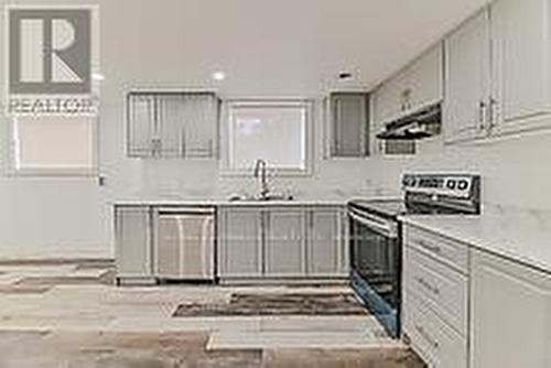 1024 Barton Street, Hamilton (Stoney Creek), ON - Indoor Photo Showing Kitchen With Upgraded Kitchen