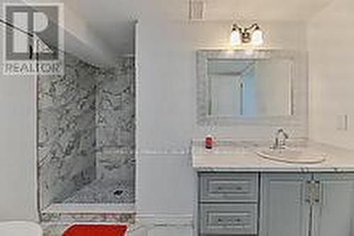 1024 Barton Street, Hamilton, ON - Indoor Photo Showing Bathroom