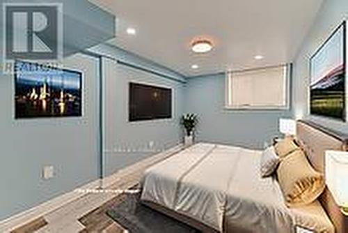 1024 Barton Street, Hamilton (Stoney Creek), ON - Indoor Photo Showing Bedroom