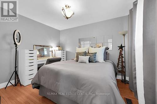 418 Upper Kenilworth Avenue, Hamilton, ON - Indoor Photo Showing Bedroom