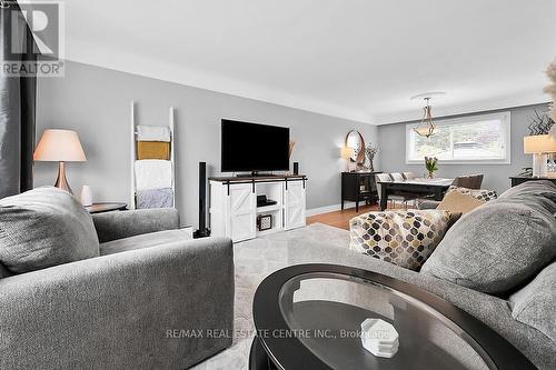 418 Upper Kenilworth Avenue, Hamilton, ON - Indoor Photo Showing Living Room