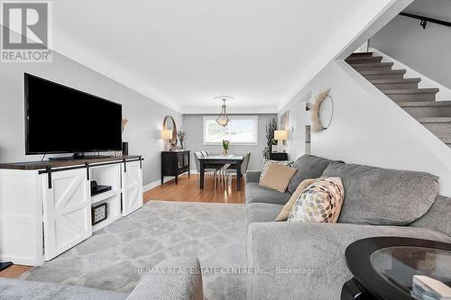 418 Upper Kenilworth Avenue, Hamilton, ON - Indoor Photo Showing Living Room