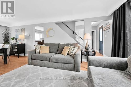 418 Upper Kenilworth Avenue, Hamilton, ON - Indoor Photo Showing Living Room