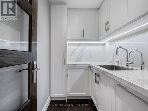 50 Renaissance Court, Vaughan, ON - Indoor Photo Showing Kitchen