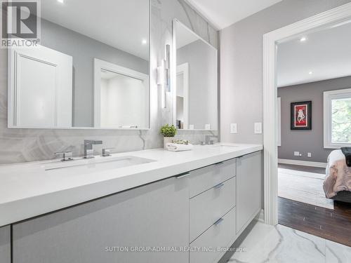 50 Renaissance Court, Vaughan, ON - Indoor Photo Showing Bathroom