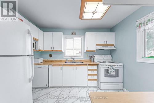 330 Browning Trail, Barrie, ON - Indoor Photo Showing Kitchen With Double Sink