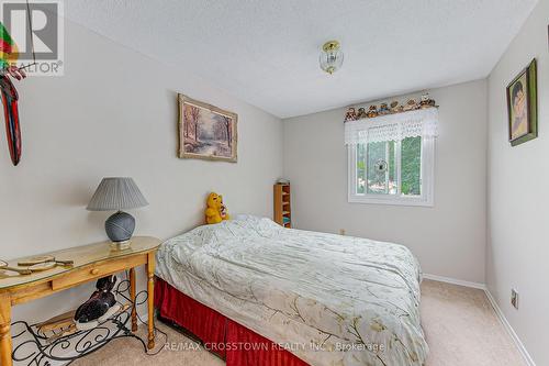 330 Browning Trail, Barrie, ON - Indoor Photo Showing Bedroom