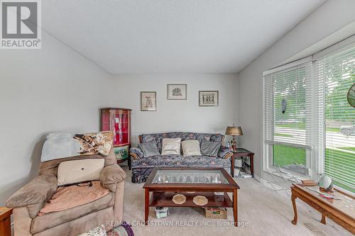 330 Browning Trail, Barrie, ON - Indoor Photo Showing Living Room