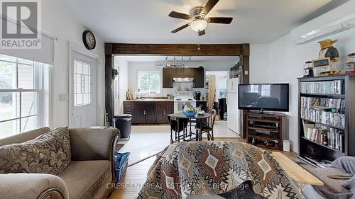 261 Barrie Road, Orillia, ON - Indoor Photo Showing Living Room