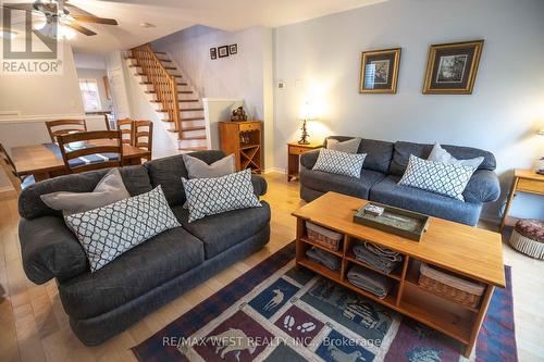 11 - 11 Royalton Lane, Collingwood, ON - Indoor Photo Showing Living Room