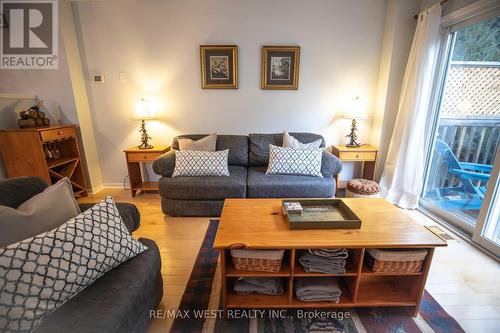 11 - 11 Royalton Lane, Collingwood, ON - Indoor Photo Showing Living Room