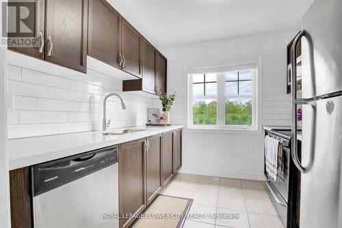 118 Battalion Road, Brampton, ON - Indoor Photo Showing Kitchen With Upgraded Kitchen