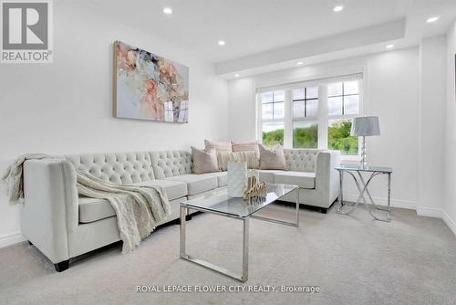 118 Battalion Road, Brampton, ON - Indoor Photo Showing Living Room