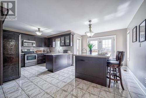 1348 Pilgrims Way, Oakville, ON - Indoor Photo Showing Kitchen With Upgraded Kitchen