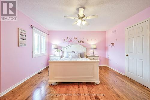 1348 Pilgrims Way, Oakville, ON - Indoor Photo Showing Bedroom