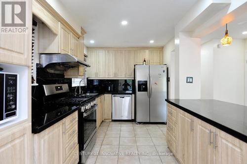 48 Majestic Crescent, Brampton, ON - Indoor Photo Showing Kitchen