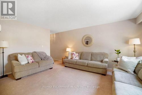 65 - 24 Nicklaus Drive, Hamilton, ON - Indoor Photo Showing Living Room