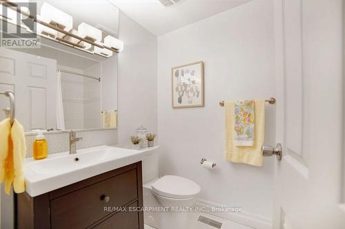 65 - 24 Nicklaus Drive, Hamilton, ON - Indoor Photo Showing Bathroom