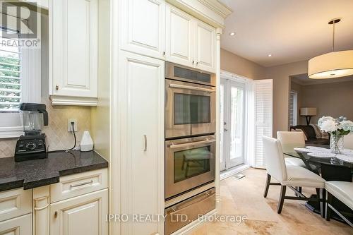 6373 Donway Drive, Mississauga, ON - Indoor Photo Showing Kitchen