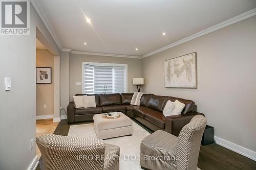 6373 Donway Drive, Mississauga, ON - Indoor Photo Showing Living Room