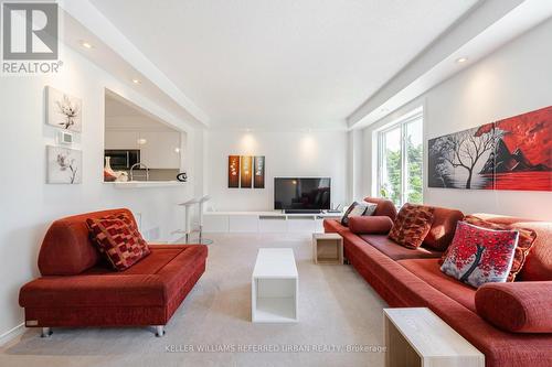 39 - 199 Hillcrest Avenue, Mississauga, ON - Indoor Photo Showing Living Room