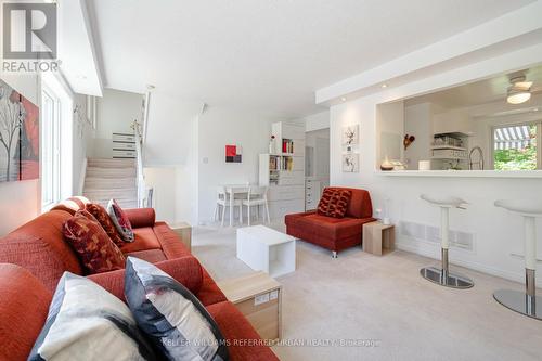 39 - 199 Hillcrest Avenue, Mississauga, ON - Indoor Photo Showing Living Room