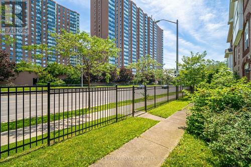 39 - 199 Hillcrest Avenue, Mississauga, ON - Outdoor