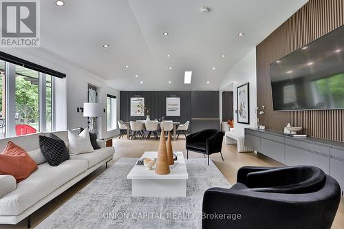 22 Mcarthur Street, Toronto W09, ON - Indoor Photo Showing Living Room
