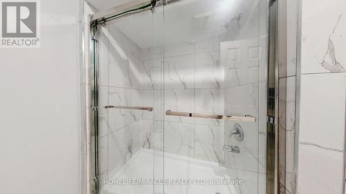 18 Sunny Glen Crescent, Brampton, ON - Indoor Photo Showing Bathroom