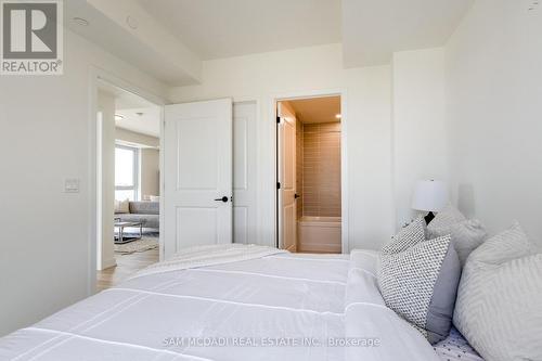 405 - 335 Wheat Boom Drive, Oakville, ON - Indoor Photo Showing Bedroom