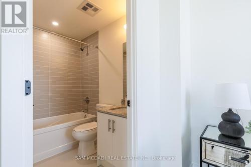 405 - 335 Wheat Boom Drive, Oakville, ON - Indoor Photo Showing Bathroom