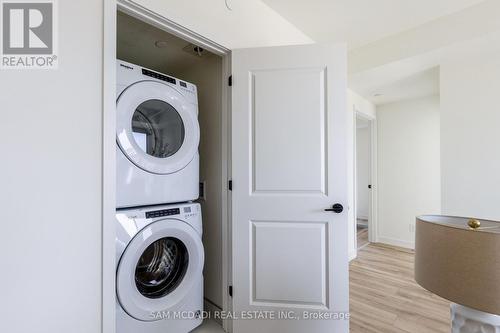 405 - 335 Wheat Boom Drive, Oakville, ON - Indoor Photo Showing Laundry Room