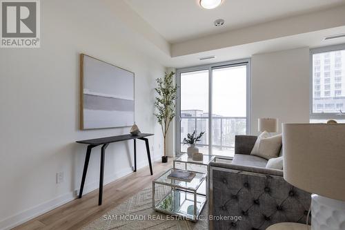 405 - 335 Wheat Boom Drive, Oakville, ON - Indoor Photo Showing Living Room