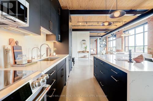 517 - 68 Broadview Avenue, Toronto, ON - Indoor Photo Showing Kitchen With Upgraded Kitchen