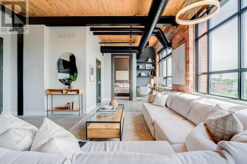 517 - 68 Broadview Avenue, Toronto, ON - Indoor Photo Showing Living Room