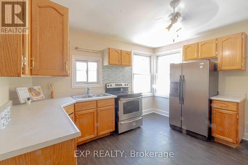 5782 Byng Avenue, Niagara Falls, ON - Indoor Photo Showing Kitchen With Double Sink