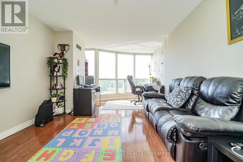 611 - 2550 Lawrence Avenue E, Toronto, ON - Indoor Photo Showing Living Room