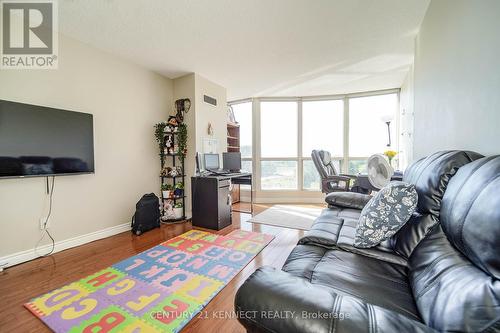 611 - 2550 Lawrence Avenue E, Toronto, ON - Indoor Photo Showing Living Room