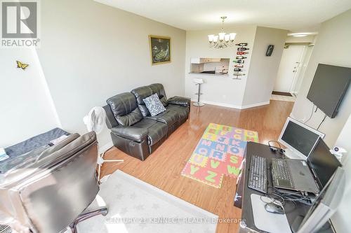 611 - 2550 Lawrence Avenue E, Toronto, ON - Indoor Photo Showing Living Room