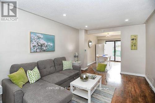 31 Birkdale Road, Toronto, ON - Indoor Photo Showing Living Room