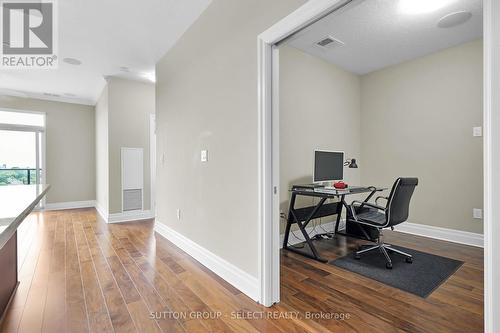 1303 - 240 Villagewalk Boulevard, London, ON - Indoor Photo Showing Other Room