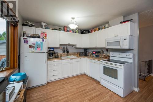 229 Dupre Avenue, Prince George, BC - Indoor Photo Showing Kitchen