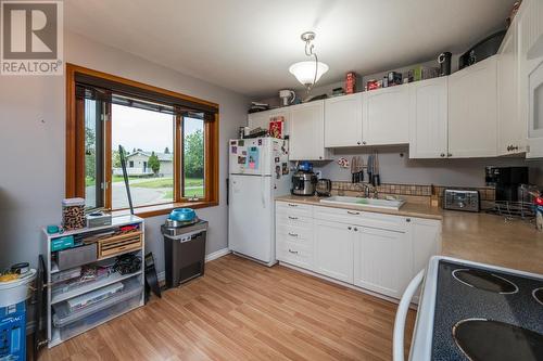 229 Dupre Avenue, Prince George, BC - Indoor Photo Showing Kitchen