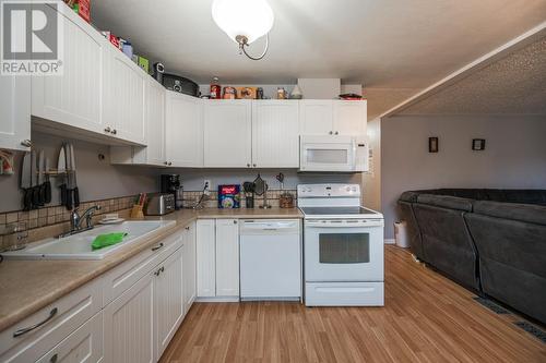 229 Dupre Avenue, Prince George, BC - Indoor Photo Showing Kitchen