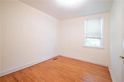 136 Glen Road, Hamilton, ON - Indoor Photo Showing Other Room